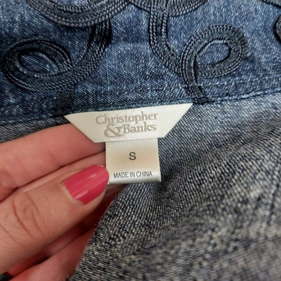 Christopher & Banks Women’s Embroidered Button Long Sleeve Denim Top size S - Picture 9 of 11